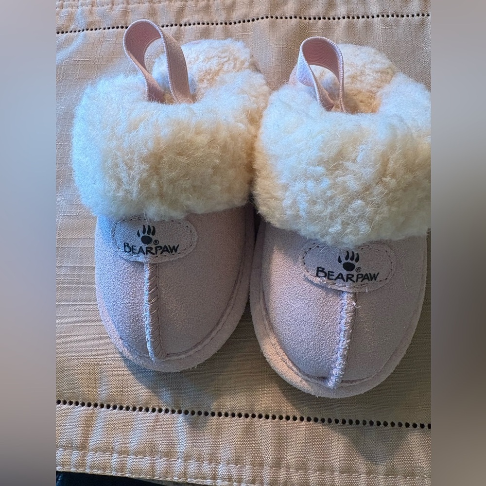 Bearpaw Loki Pink Kids Slippers.  Size 11
